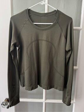 lululemon athletica - Breathable Olive Green Long-Sleeve Top with Thumb Holes
